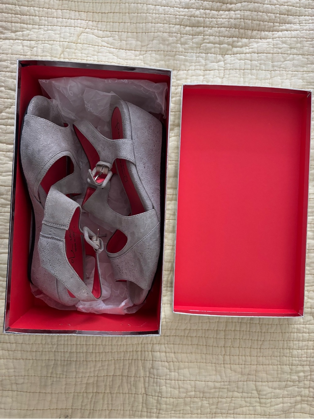 Pas de Rouge Light Grey Suede Wedge Sandals